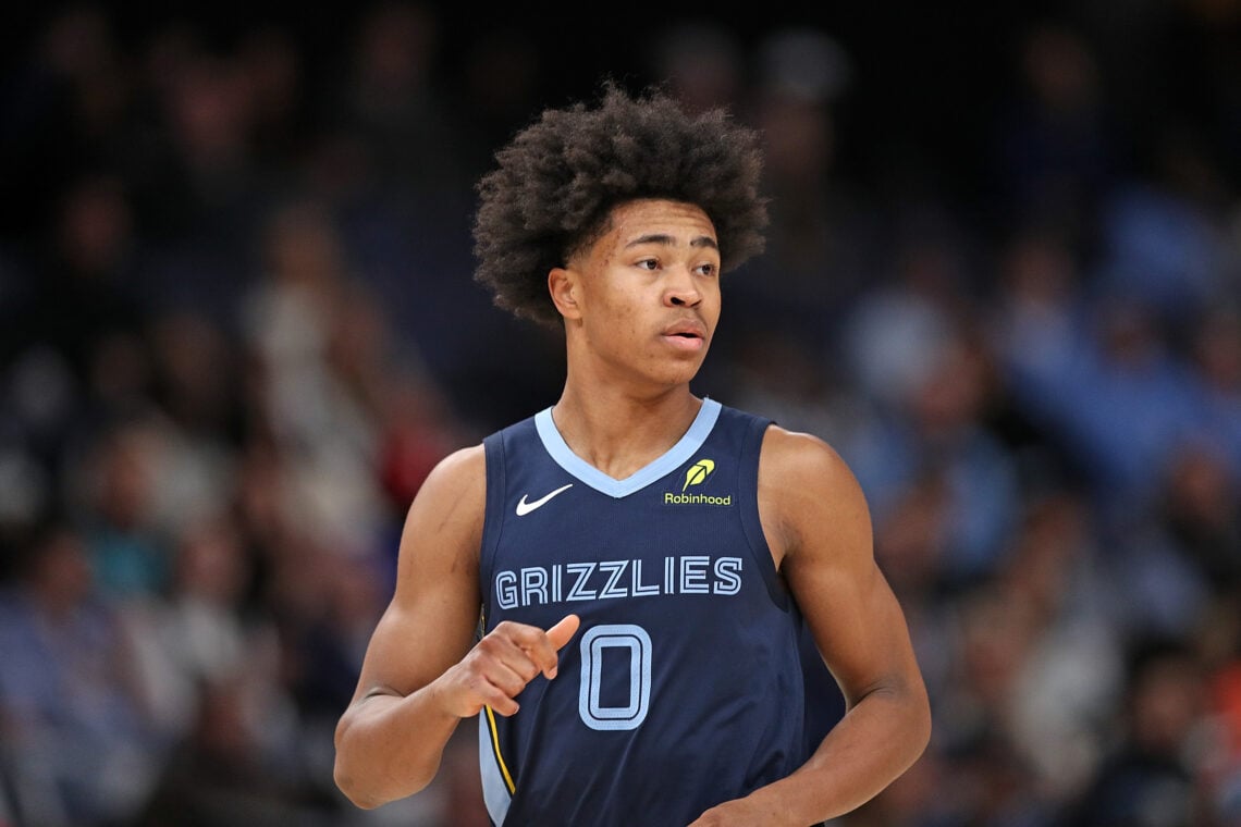 Grizzlie Game Suspended: Jaylen Wells' Fall And Stretcher Incident Grizzlie Game Suspended: Jaylen Wells' Fall And Stretcher Incident