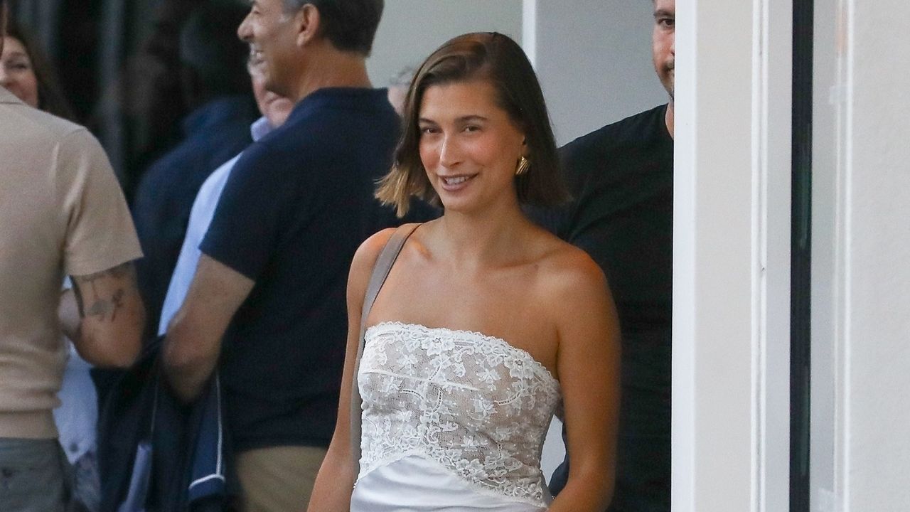 Hailey Bieber:  Vintage Gucci I Iznenađujuća Kombinacija Obuće
