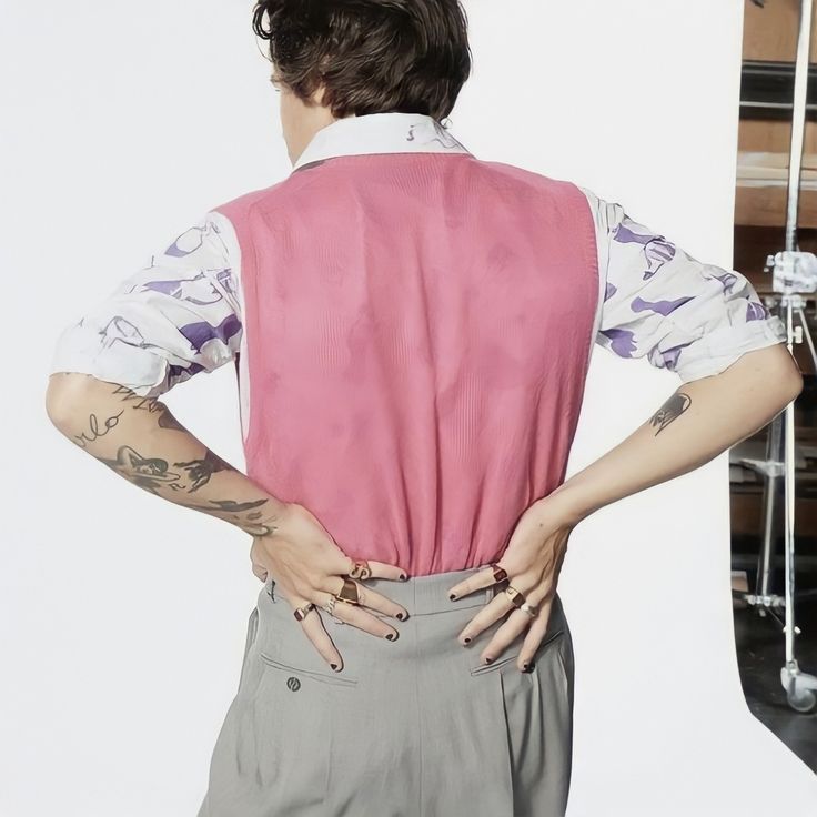 Harry Styles' Reaction To A Hilariously Bad SNL Impression Harry Styles' Reaction To A Hilariously Bad SNL Impression
