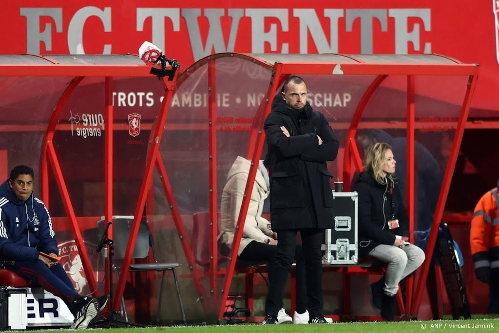 Heitinga Sterkste Kandidaat Voor Ajax Trainer Heitinga Sterkste Kandidaat Voor Ajax Trainer