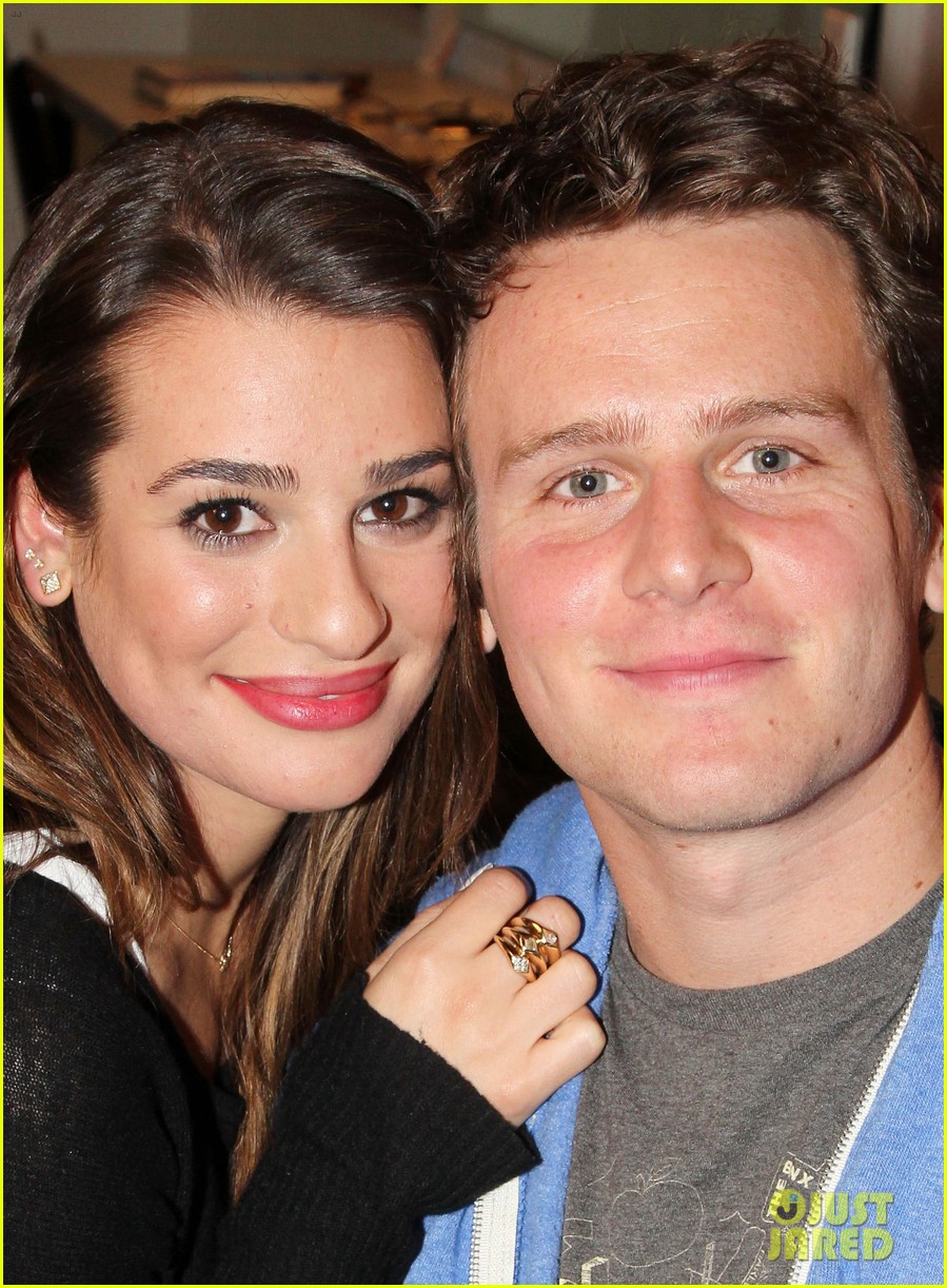 Hilarious Étoile Scene: A Spring Awakening Reunion For Glick And Groff Hilarious Étoile Scene: A Spring Awakening Reunion For Glick And Groff