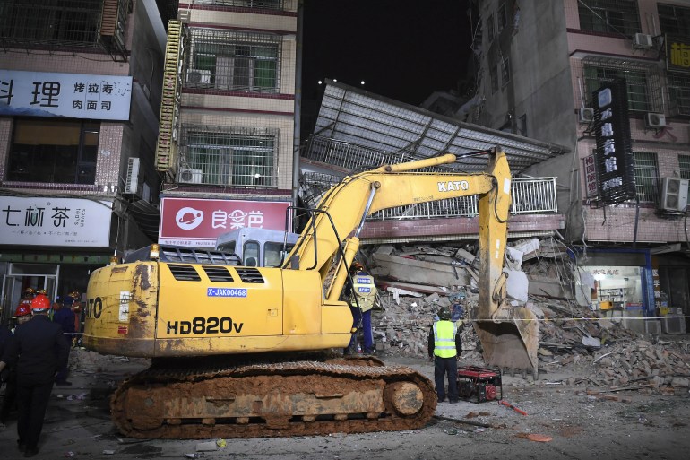 Historic Chinese Tower Suffers Partial Collapse; Tourist Safety Concerns Raised Historic Chinese Tower Suffers Partial Collapse; Tourist Safety Concerns Raised