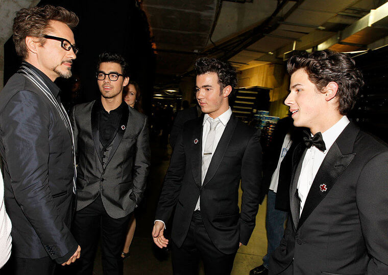 How Joe Jonas Handled A Couple Fighting Over Him