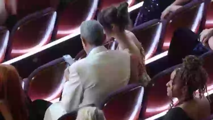 Internet Buzz: Jeff Goldblum's Relatable Oscar Photo Review Internet Buzz: Jeff Goldblum's Relatable Oscar Photo Review