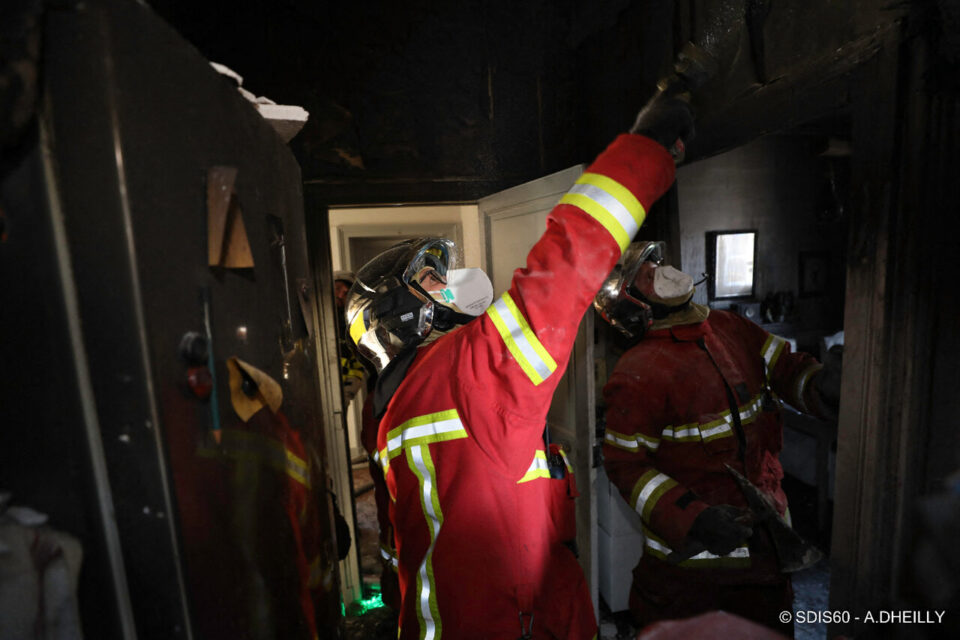 Intervention Des Pompiers Suite À Un Incendie À La Médiathèque Champollion Intervention Des Pompiers Suite À Un Incendie À La Médiathèque Champollion