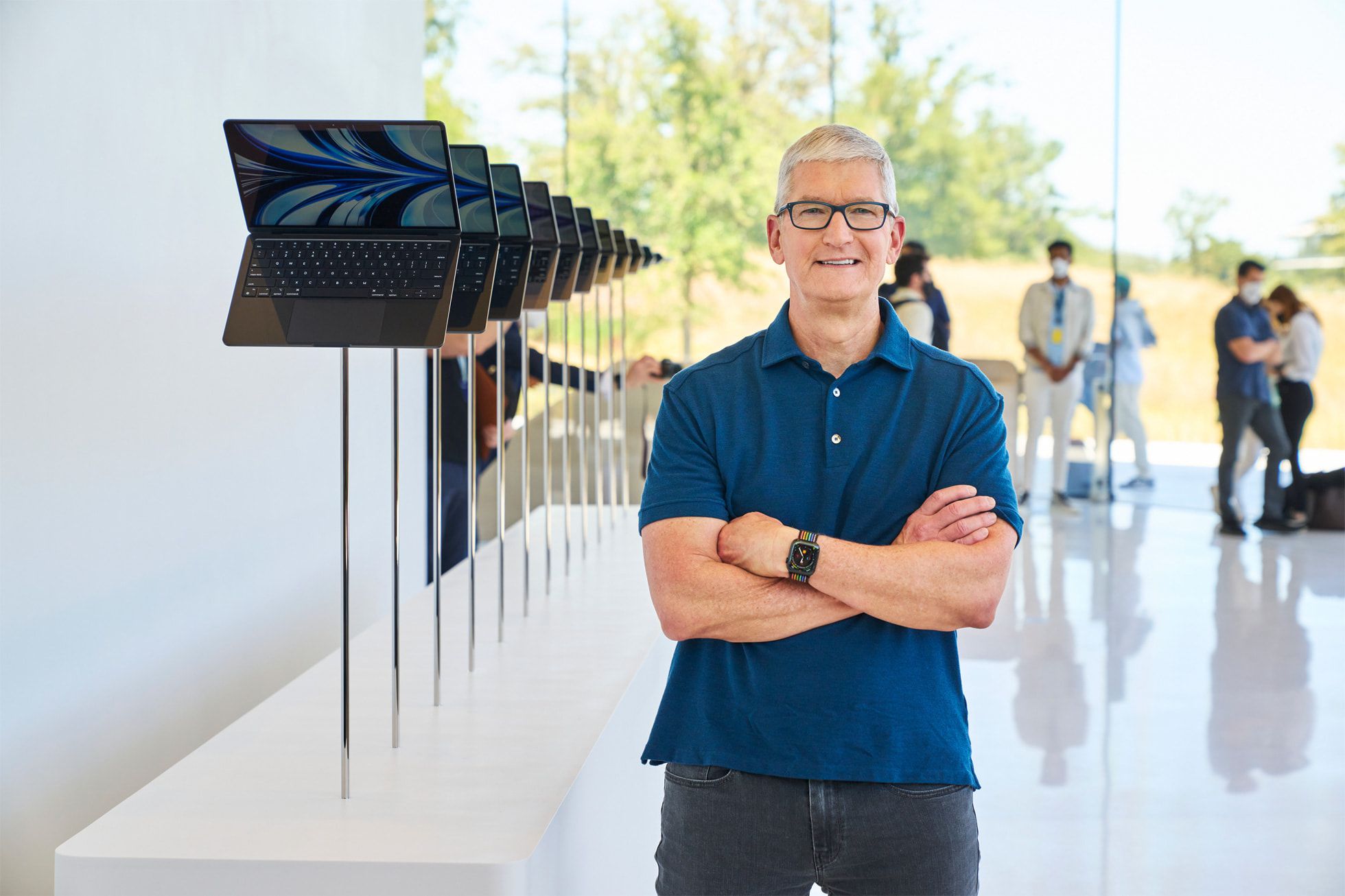 Is This Tim Cook's Worst Year Yet? Analyzing Apple's Performance Is This Tim Cook's Worst Year Yet? Analyzing Apple's Performance