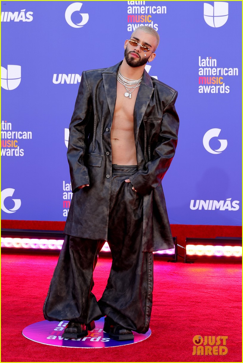 J.Lo To Host American Music Awards: May Ceremony Details J.Lo To Host American Music Awards: May Ceremony Details