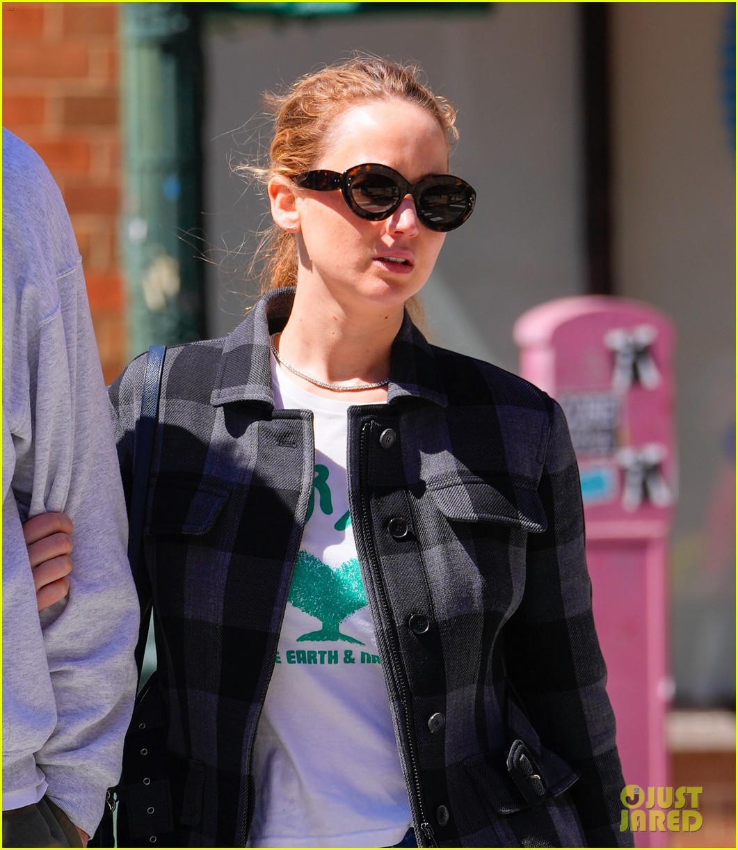 Jennifer Lawrence And Cooke Maroney Spotted Out: New Baby Speculation Jennifer Lawrence And Cooke Maroney Spotted Out: New Baby Speculation