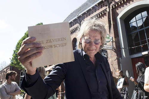 Jiskefet's Absurdistische Humor Eindelijk Beloond: Ere Zilveren Nipkowschijf Jiskefet's Absurdistische Humor Eindelijk Beloond: Ere Zilveren Nipkowschijf