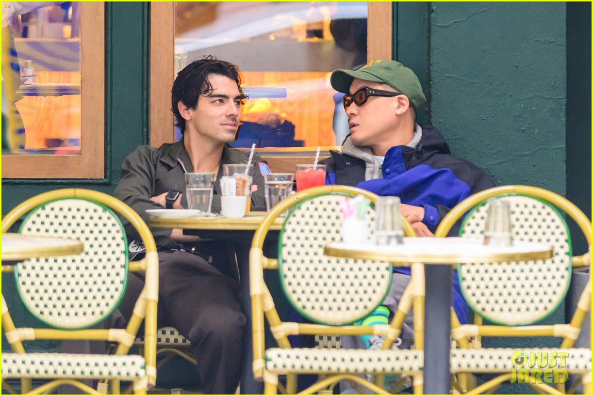 Joe Jonas Addresses Couple's Argument About Him Joe Jonas Addresses Couple's Argument About Him