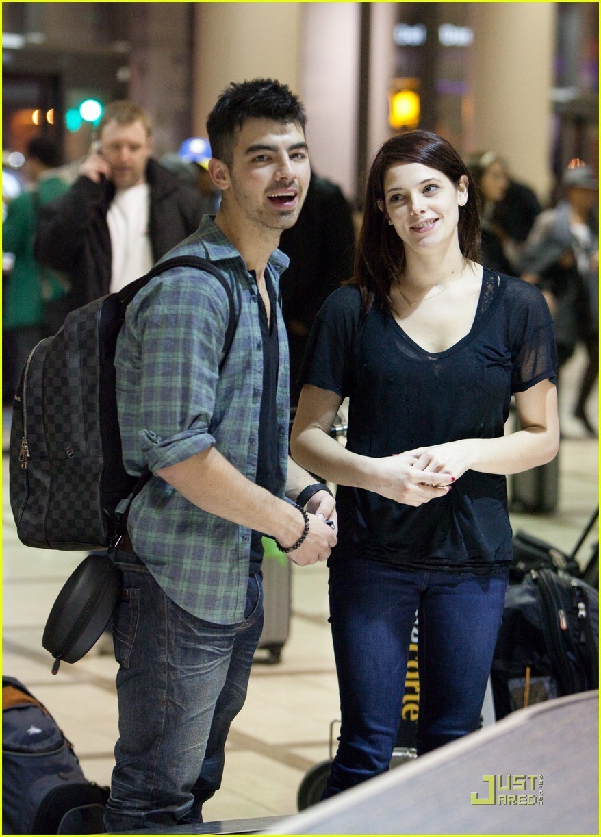 Joe Jonas Responds To Couple Arguing About Him: The Full Story Joe Jonas Responds To Couple Arguing About Him: The Full Story