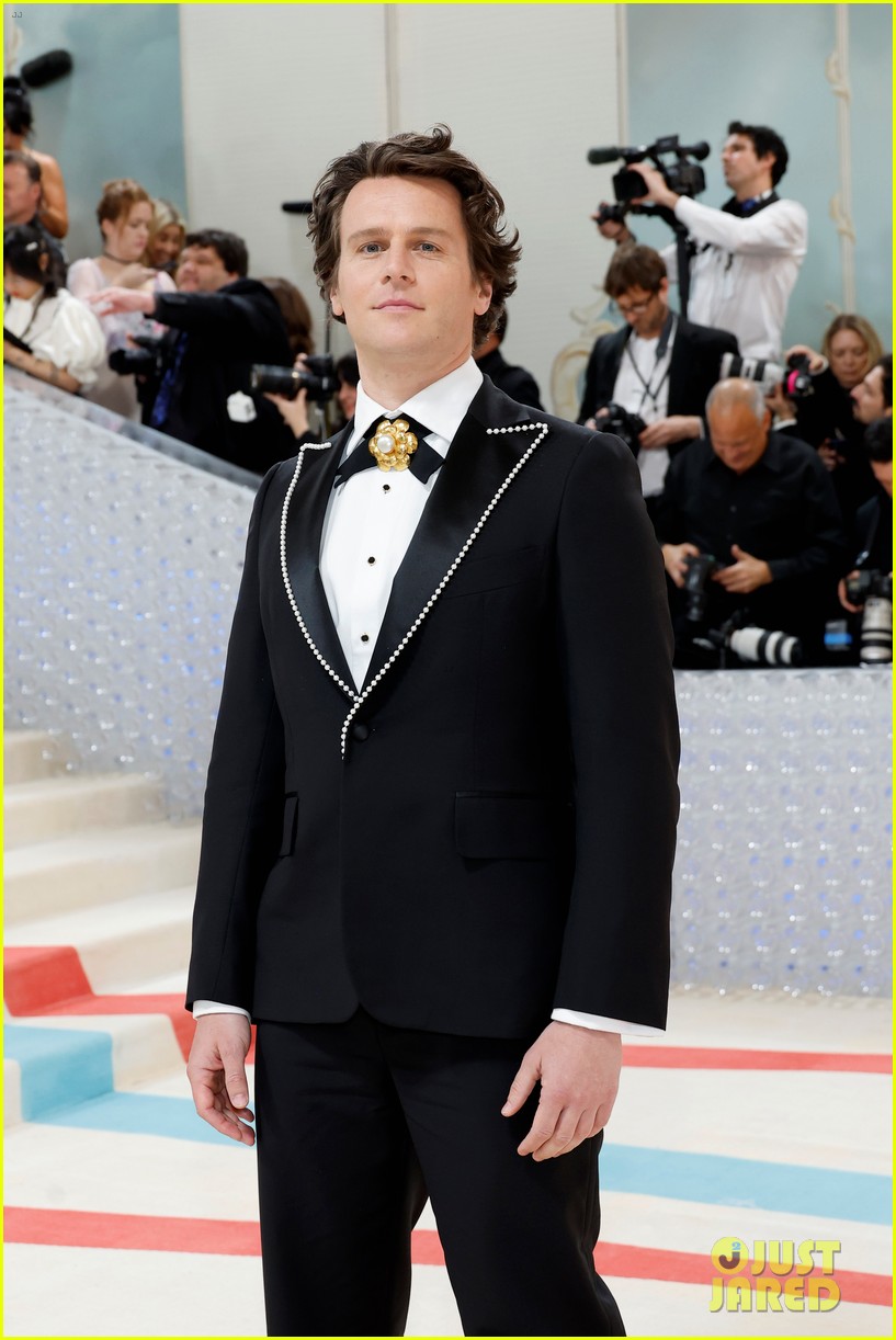Jonathan Groff Supported By Lea Michele And Fellow Broadway Stars Jonathan Groff Supported By Lea Michele And Fellow Broadway Stars