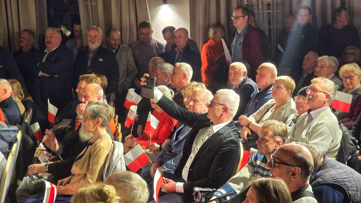 Kampania Prezydencka 2025: Niezwykłe Metody Mentzena Kampania Prezydencka 2025: Niezwykłe Metody Mentzena