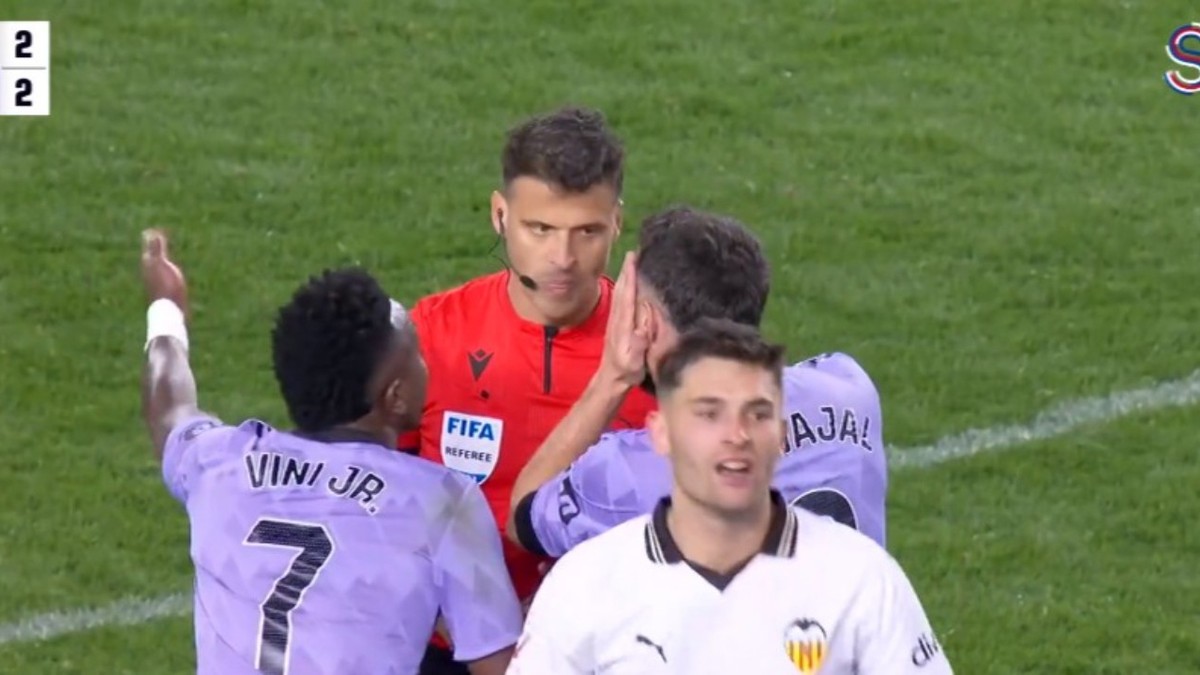 La Liga Draması: Hakem Taklası Ve Atletico Madrid'in Kaybettiği Puanlar La Liga Draması: Hakem Taklası Ve Atletico Madrid'in Kaybettiği Puanlar