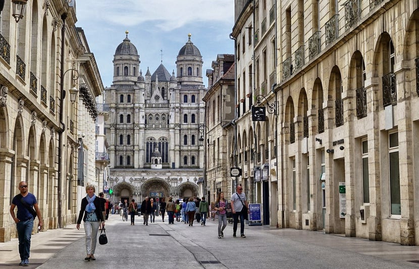 La Ville De Dijon Face Aux Difficultés D'Épicure : Positionnement Et Responsabilité À La Cité De La Gastronomie La Ville De Dijon Face Aux Difficultés D'Épicure : Positionnement Et Responsabilité À La Cité De La Gastronomie