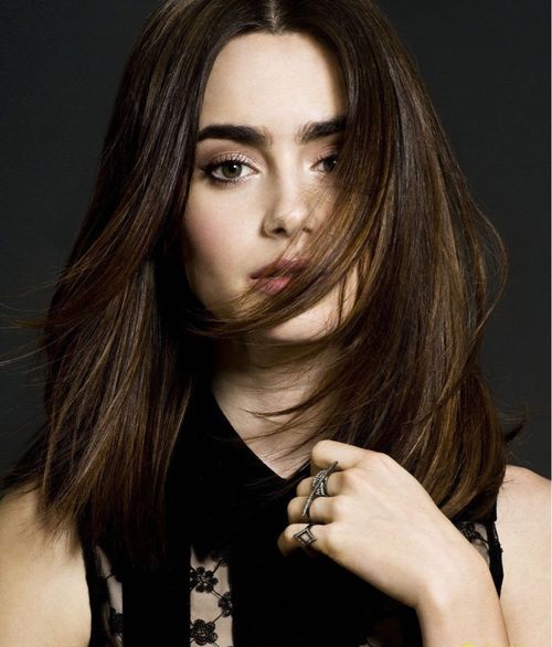 Lily Collins' Perfect Nude Lip And Bob Hairstyle Combination Lily Collins' Perfect Nude Lip And Bob Hairstyle Combination