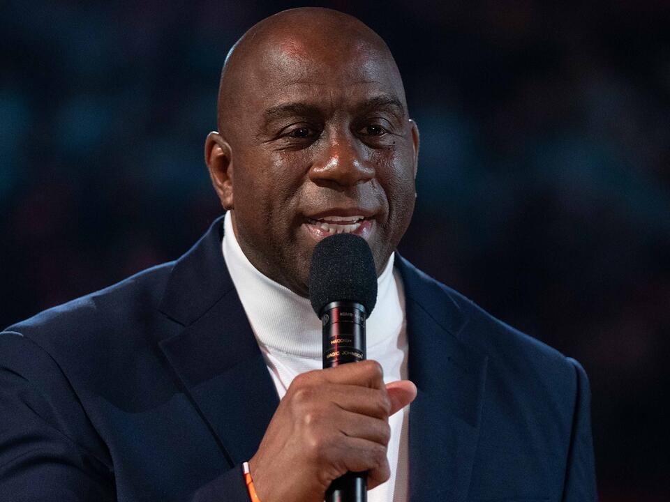 Magic Johnson Weighs In: Who Wins The Knicks-Pistons Series? Magic Johnson Weighs In: Who Wins The Knicks-Pistons Series?