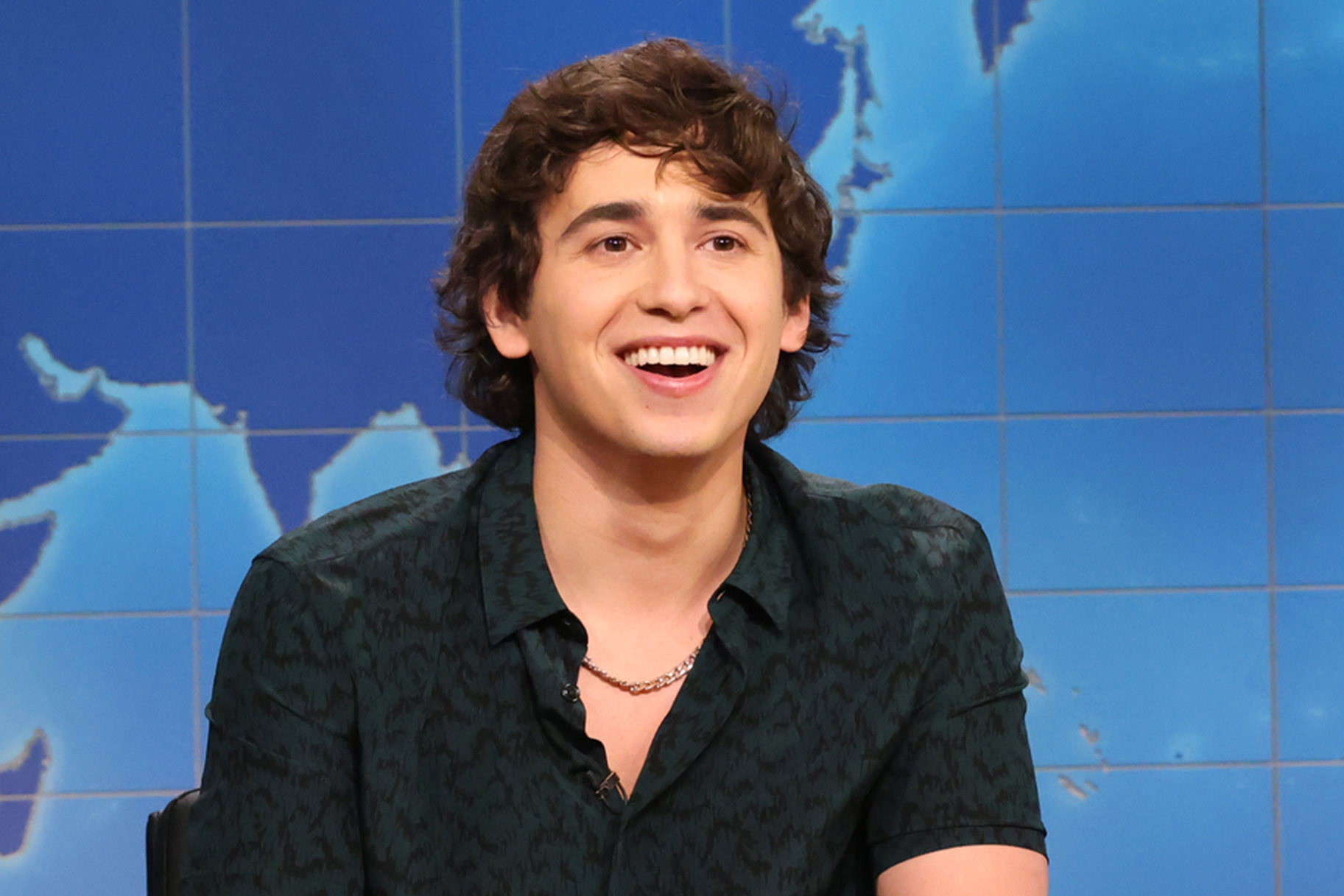 Marcello Hernandez And The Suitcase Dog: Breakdown Of The SNL Sketch Marcello Hernandez And The Suitcase Dog: Breakdown Of The SNL Sketch