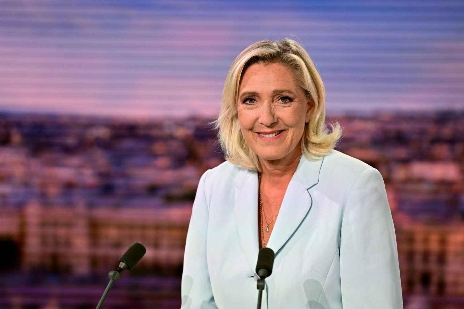Marine Le Pen 2027: Jacobelli Accuse Un Blocage Politique, Hanouna Réagit Marine Le Pen 2027: Jacobelli Accuse Un Blocage Politique, Hanouna Réagit