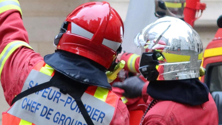 Médiathèque Champollion (Dijon) : Intervention Des Pompiers Pour Un Départ De Feu Médiathèque Champollion (Dijon) : Intervention Des Pompiers Pour Un Départ De Feu
