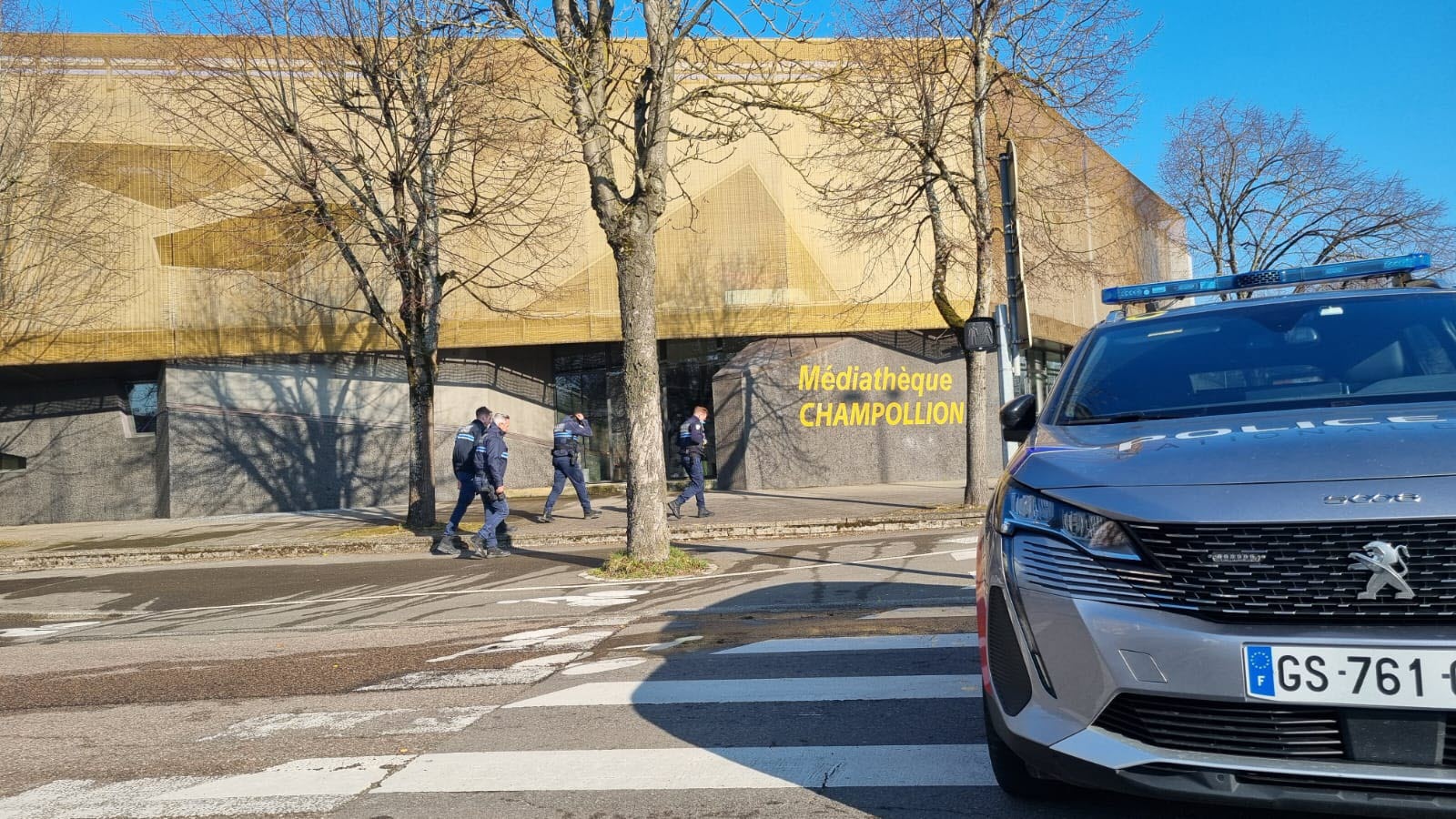 Médiathèque Champollion, Dijon : Un Incendie Déclaré Médiathèque Champollion, Dijon : Un Incendie Déclaré