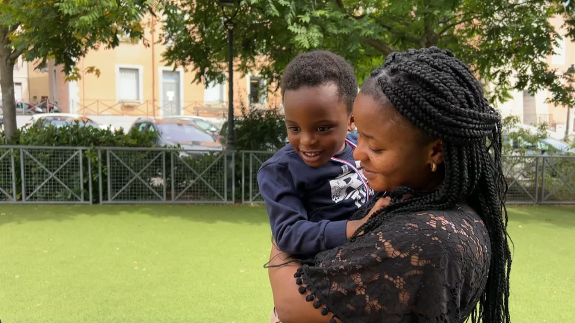 Menace Au Cutter À Cannes: Migrant Sous OQTF Vise Une Mère Et Son Fils Menace Au Cutter À Cannes: Migrant Sous OQTF Vise Une Mère Et Son Fils
