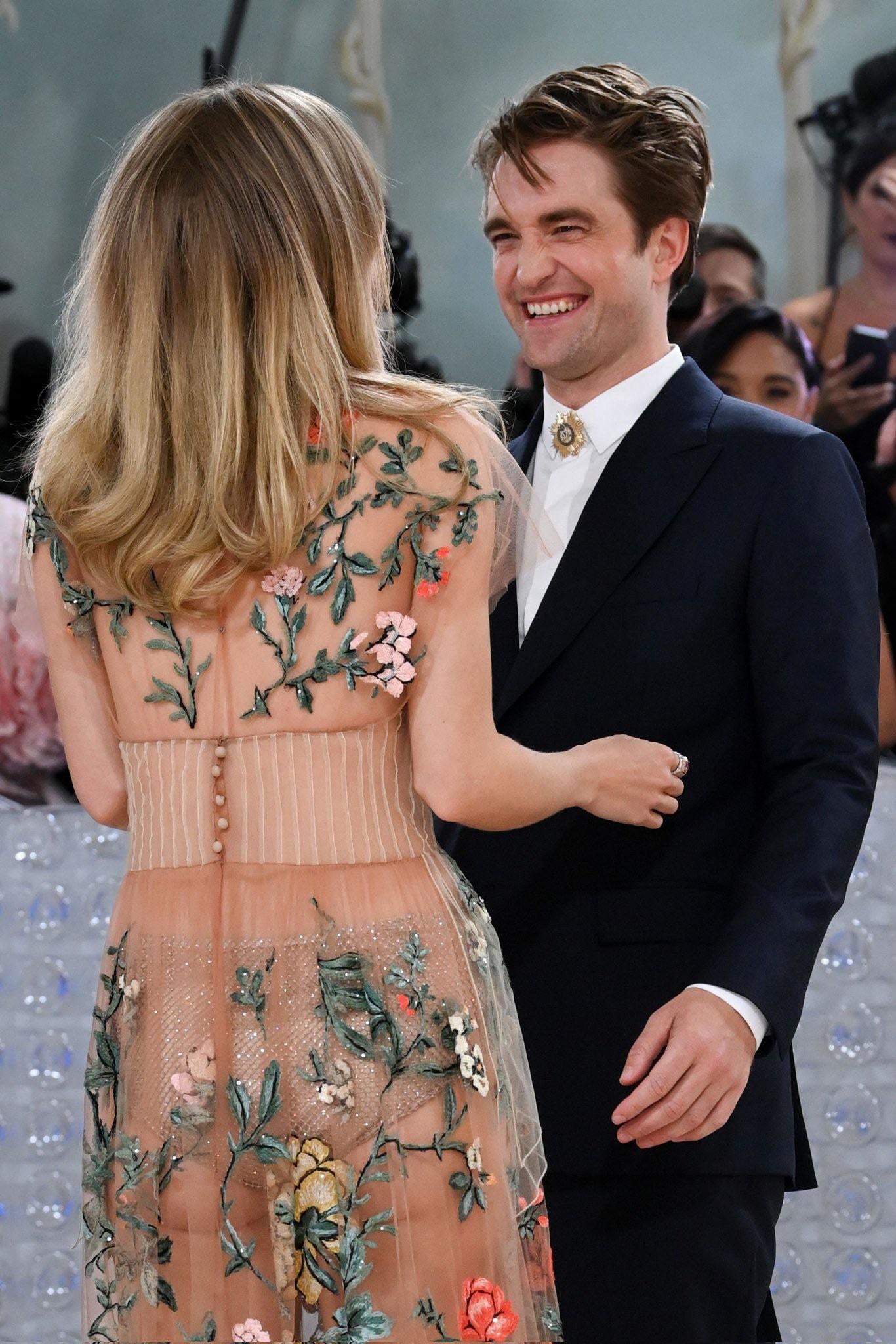 Met Gala 2025: Suki Waterhouse's Head-Turning Black Tuxedo Dress Met Gala 2025: Suki Waterhouse's Head-Turning Black Tuxedo Dress