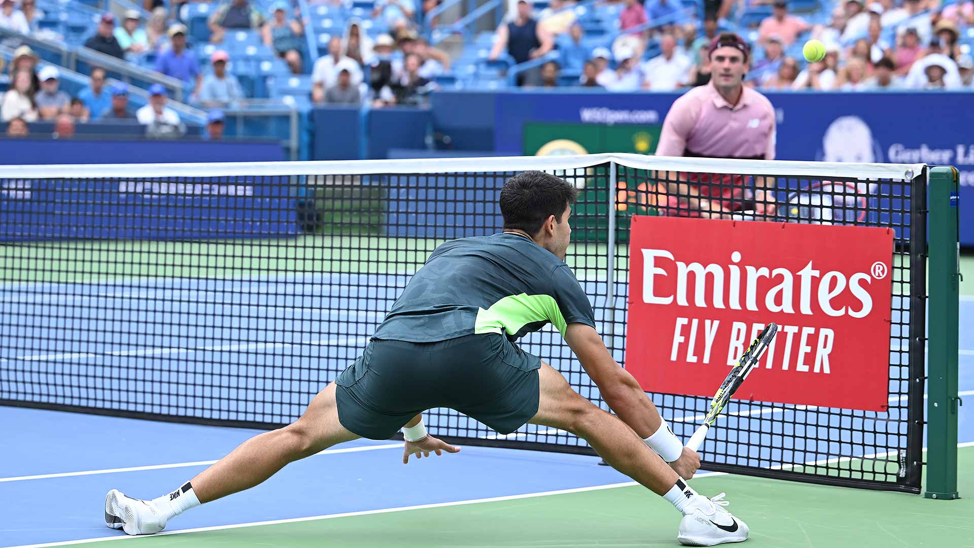 Miami Open 2025: Djokovic Và Alcaraz Cùng Đường Tiến Vào Bán Kết Miami Open 2025: Djokovic Và Alcaraz Cùng Đường Tiến Vào Bán Kết