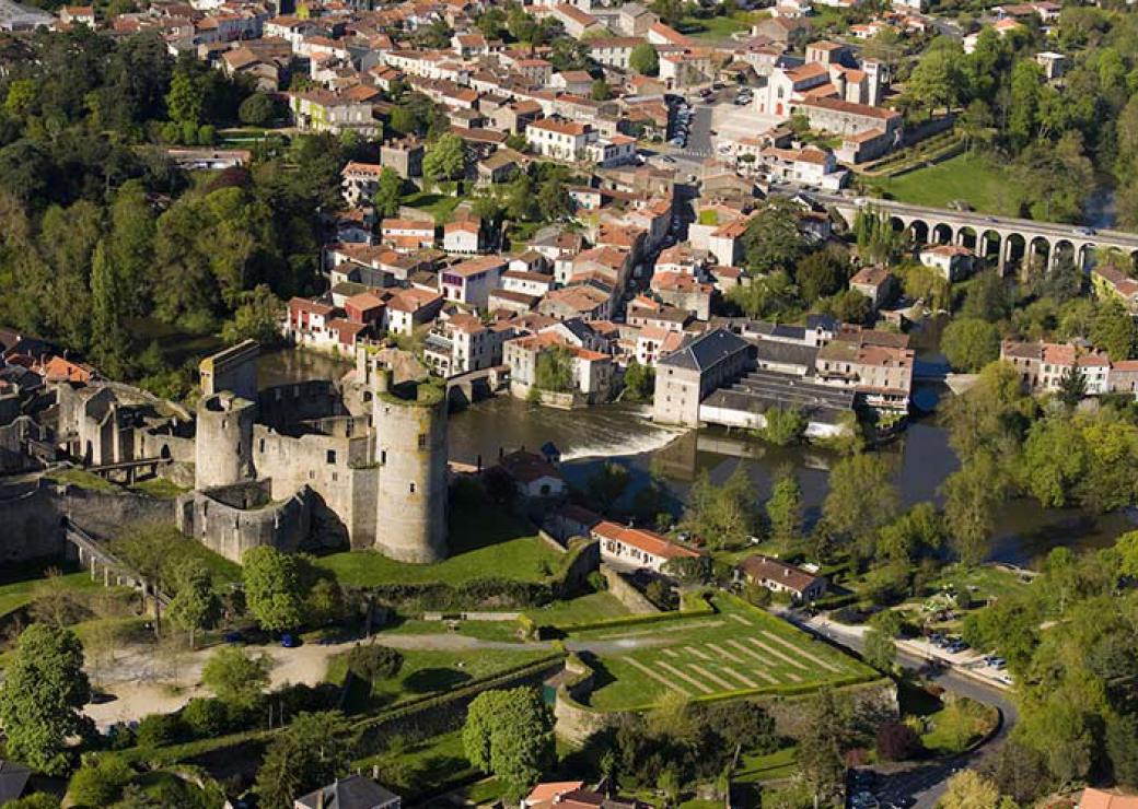Moncoutant-sur-Sèvre Et Clisson : Diversification Agricole Et Économique Moncoutant-sur-Sèvre Et Clisson : Diversification Agricole Et Économique