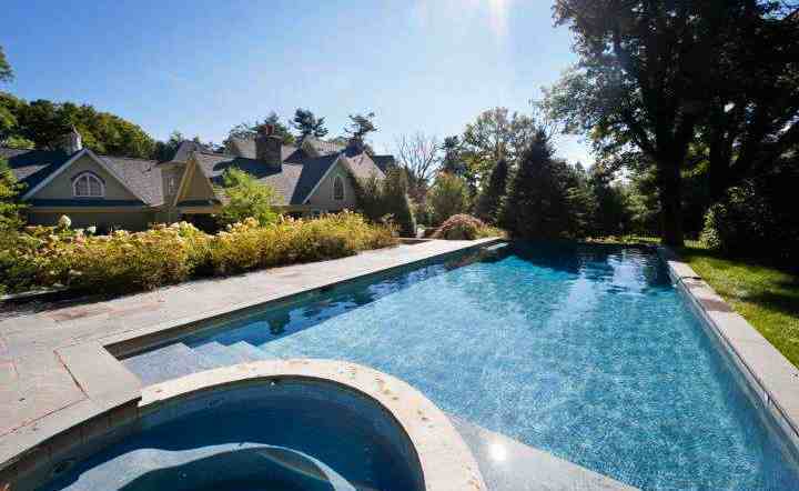 MTV Cribs: A Look Inside Jaw-Dropping Mansions MTV Cribs: A Look Inside Jaw-Dropping Mansions