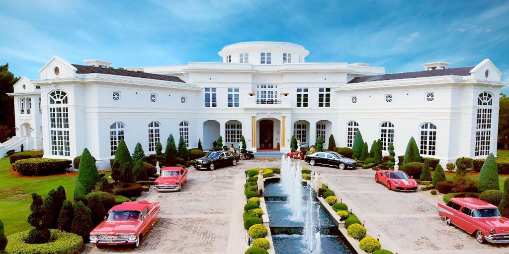 MTV Cribs: The Most Impressive Celebrity Homes MTV Cribs: The Most Impressive Celebrity Homes