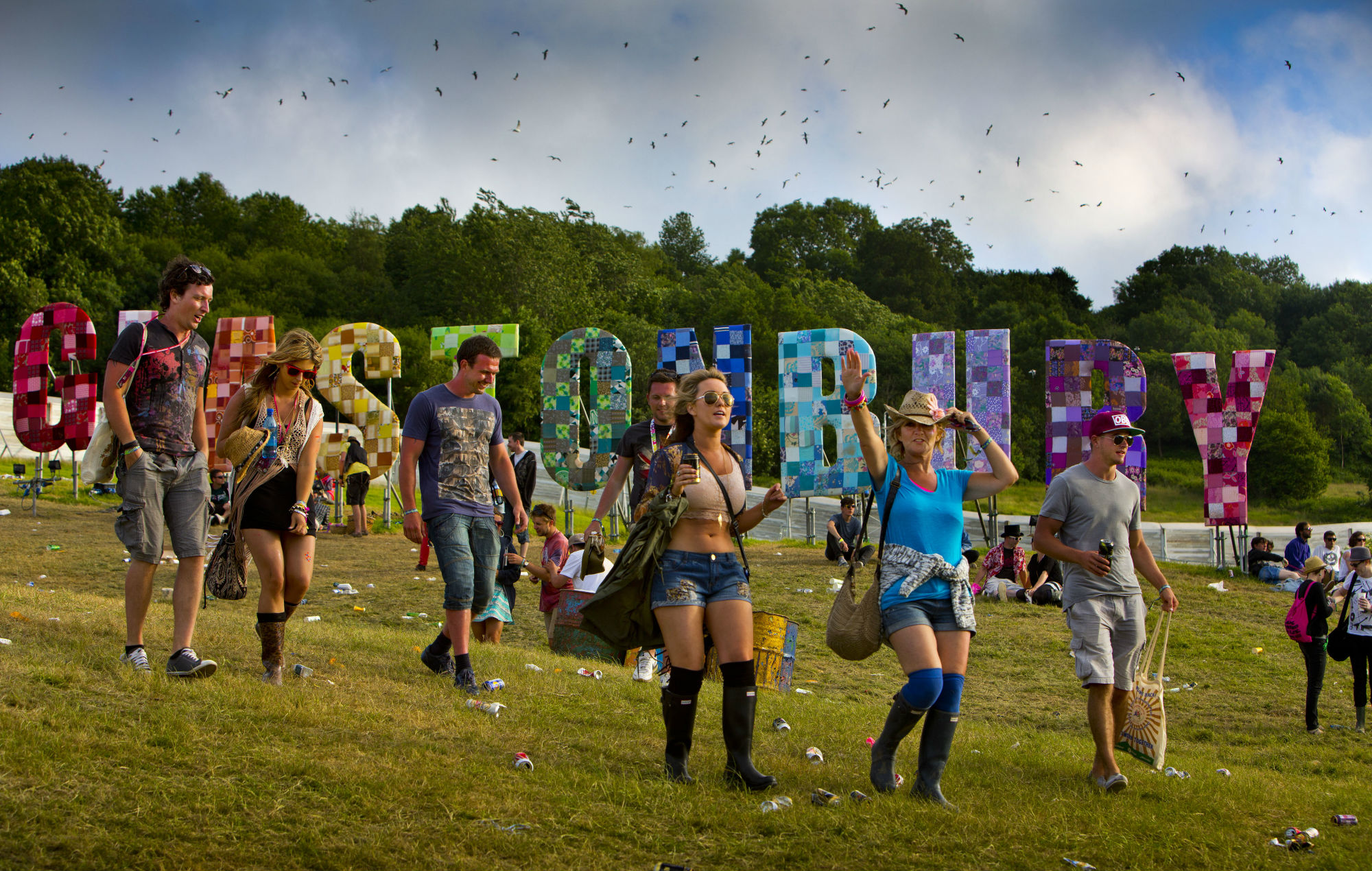 Mystery US Band Teases Glastonbury Appearance: Fans React To Unsanctioned Reveal Mystery US Band Teases Glastonbury Appearance: Fans React To Unsanctioned Reveal