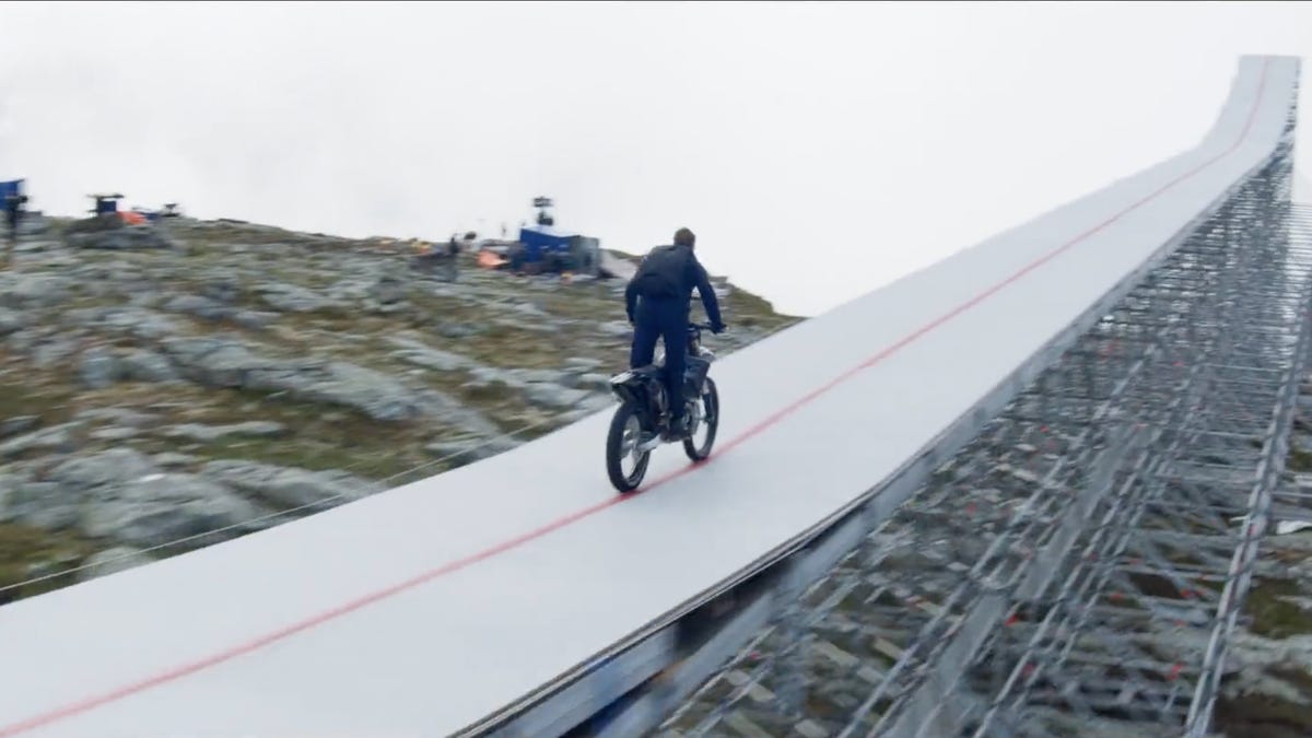 New Mission: Impossible Sneak Peek: Tom Cruise's Breathtaking Stunt New Mission: Impossible Sneak Peek: Tom Cruise's Breathtaking Stunt
