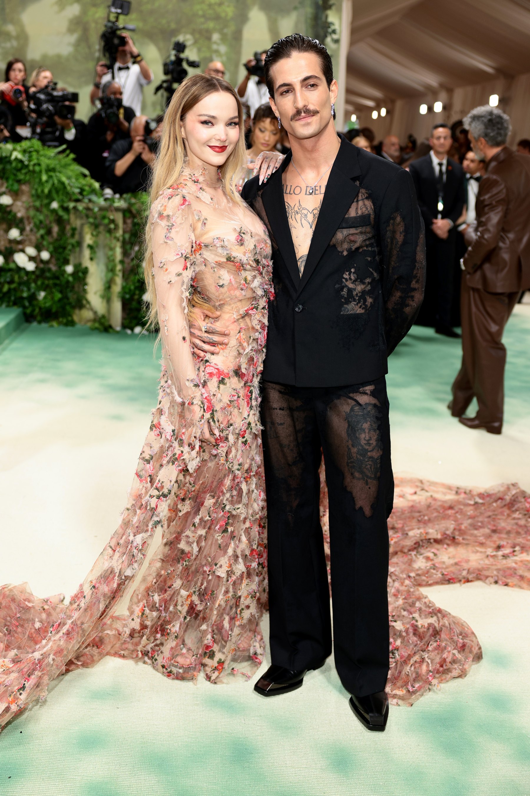 New York City Romance? Dove Cameron And Damiano David's Public Display Of Affection New York City Romance? Dove Cameron And Damiano David's Public Display Of Affection