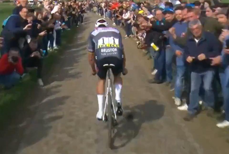 Paris-Roubaix 2023: Bottle Thrower Targets Mathieu Van Der Poel