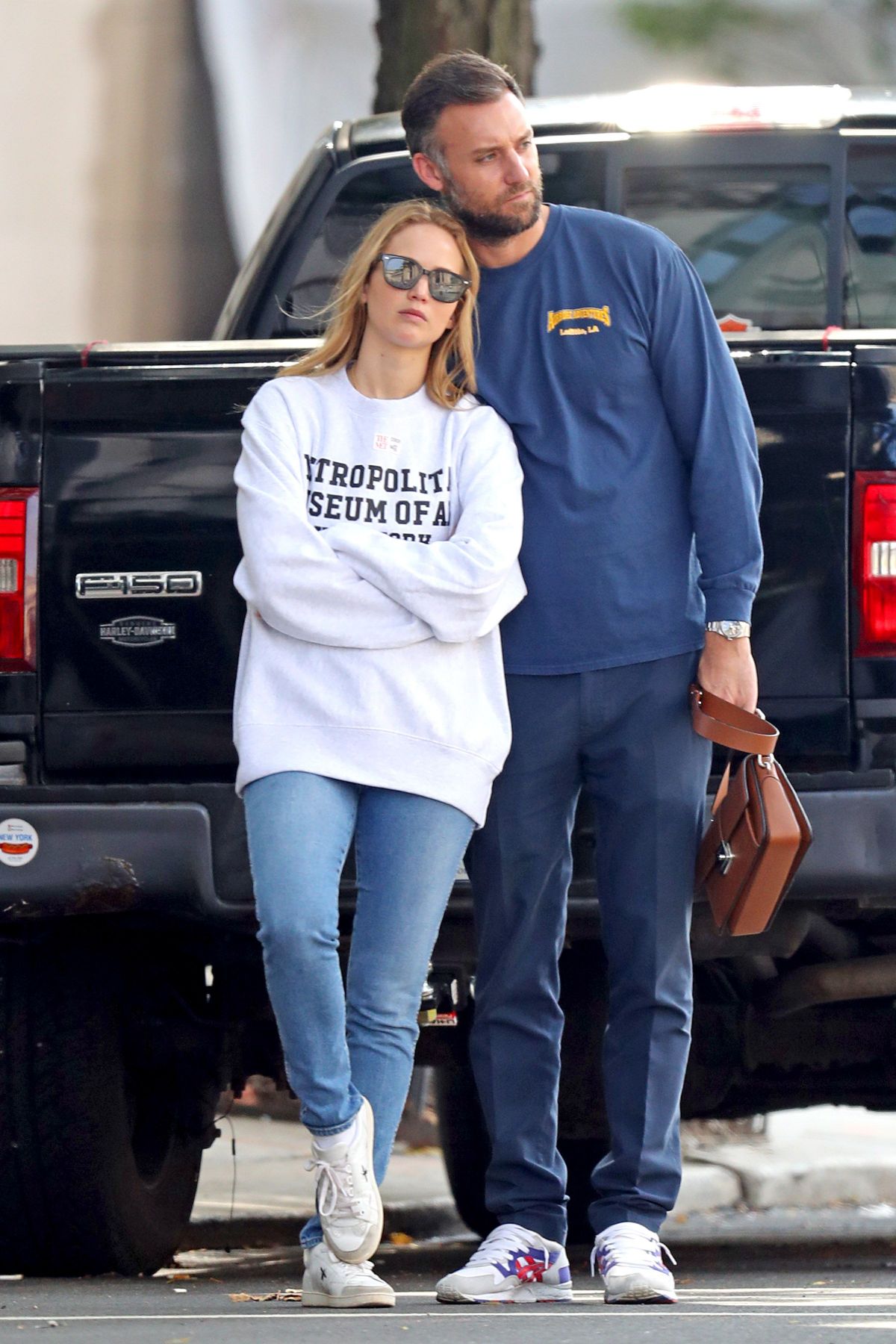 Photos: Jennifer Lawrence And Husband Take A Relaxing Walk Photos: Jennifer Lawrence And Husband Take A Relaxing Walk