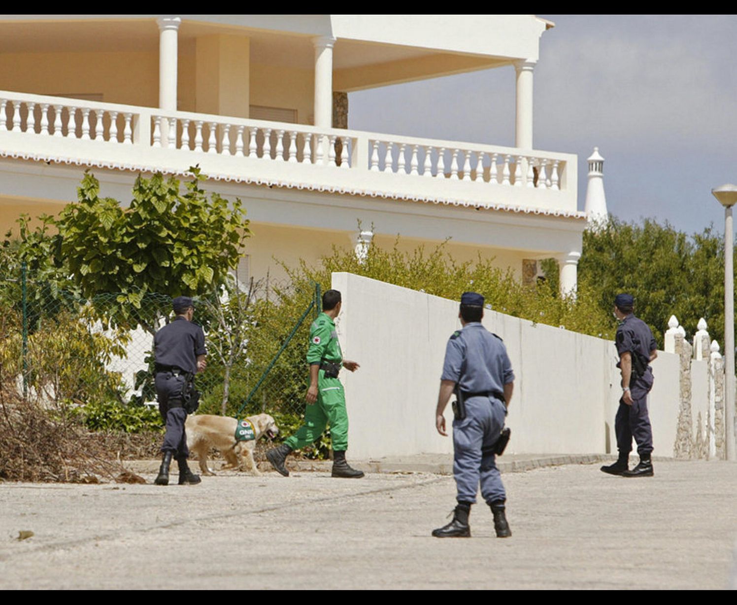 Polícia Britânica Prende Mulher Que Afirma Ser Madeleine McCann Polícia Britânica Prende Mulher Que Afirma Ser Madeleine McCann