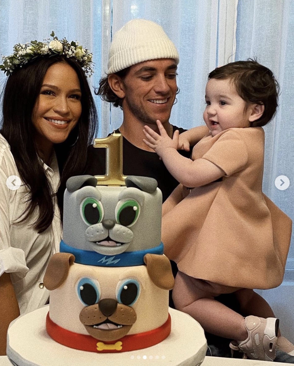 Pregnant Cassie And Husband Alex Fine Make First Public Appearance At Mob Land Premiere Pregnant Cassie And Husband Alex Fine Make First Public Appearance At Mob Land Premiere