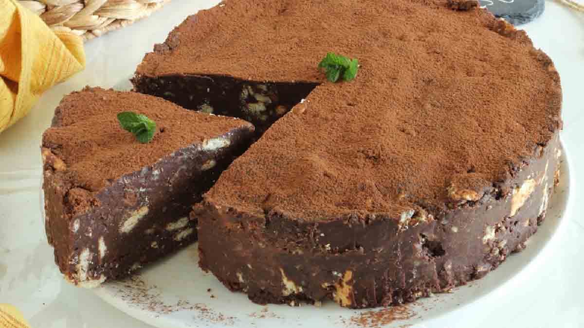 Recette De Salami Au Chocolat : Un Dessert Français Facile À Faire Recette De Salami Au Chocolat : Un Dessert Français Facile À Faire