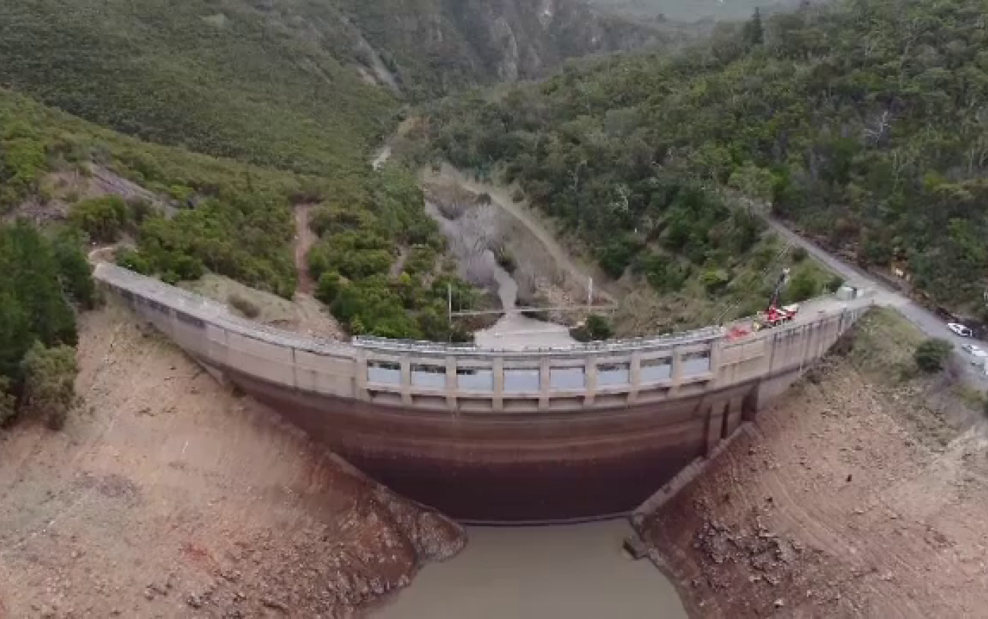 Reîntoarcerea Fraților Tate În România: Imagini Spectaculoase Din Centrul Bucureștiului Reîntoarcerea Fraților Tate În România: Imagini Spectaculoase Din Centrul Bucureștiului