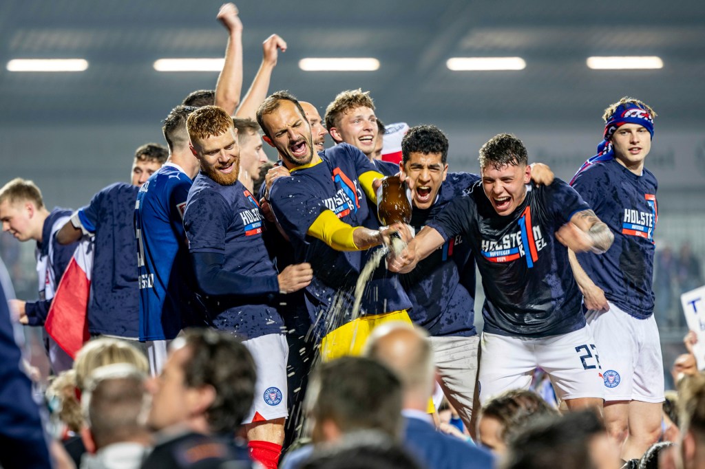 Relegation-Threatened Holstein Kiel Earns Vital Draw Against Champions League-Chasing Mainz Relegation-Threatened Holstein Kiel Earns Vital Draw Against Champions League-Chasing Mainz