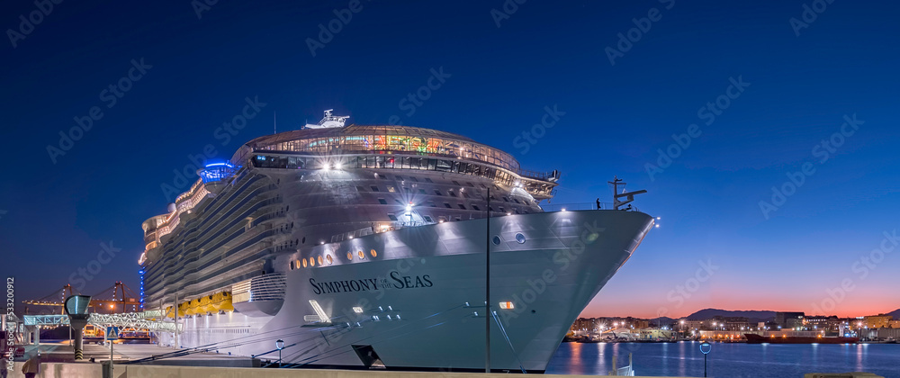 Robbie Williams Christens Cruise Ship In Malaga With Spectacular Concert Robbie Williams Christens Cruise Ship In Malaga With Spectacular Concert
