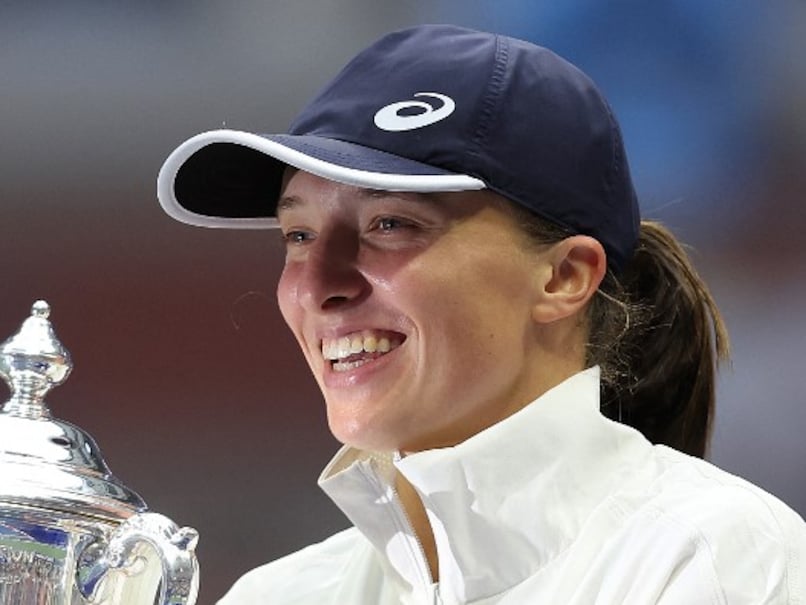 Roland Garros: Alcaraz And Swiatek Lead, Early Surprises Shake Up Tournament Roland Garros: Alcaraz And Swiatek Lead, Early Surprises Shake Up Tournament