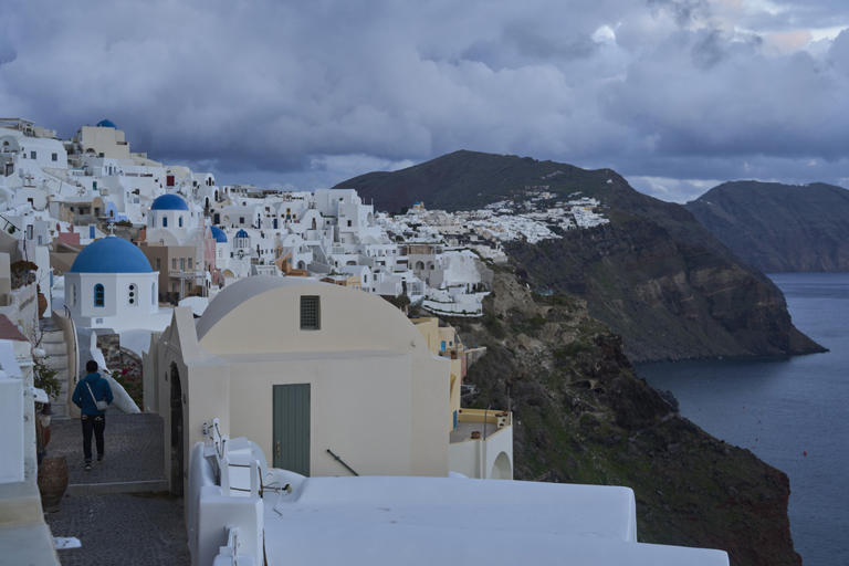 Santorini Earthquake Activity: Decreasing Tremors, Uncertain Future Santorini Earthquake Activity: Decreasing Tremors, Uncertain Future