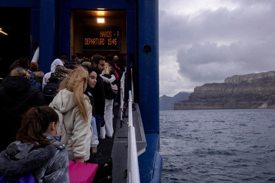Santorini Earthquake Activity: Scientists Observe Decreasing Tremors, Future Outlook Uncertain Santorini Earthquake Activity: Scientists Observe Decreasing Tremors, Future Outlook Uncertain
