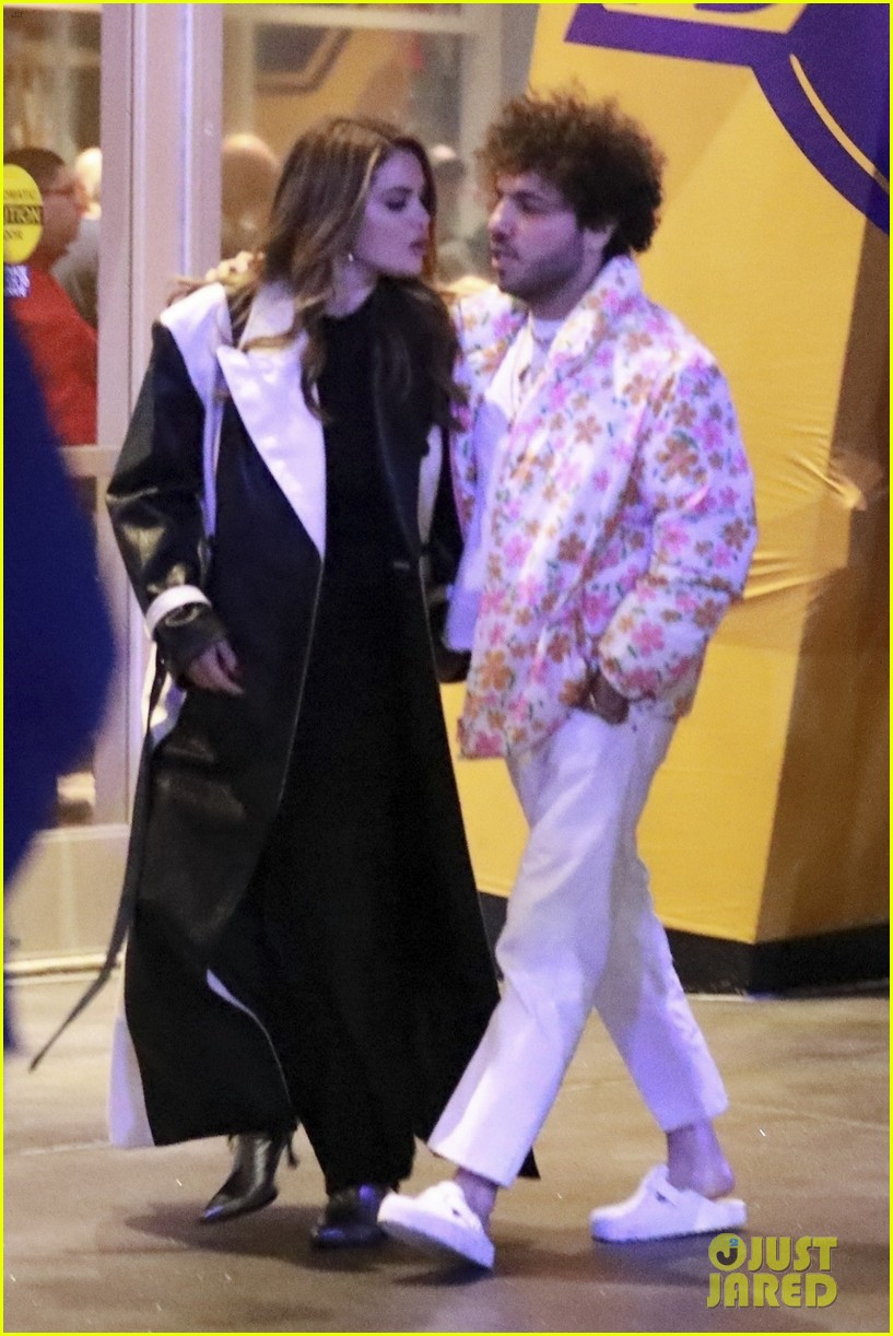 Selena Gomez And Benny Blanco: Unintentional Exposure Of Personal Item Sparks Fan Interest Selena Gomez And Benny Blanco: Unintentional Exposure Of Personal Item Sparks Fan Interest