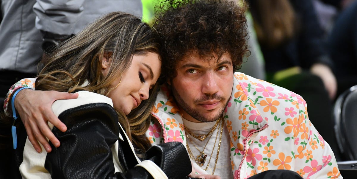 Selena Gomez's $3,000 Benny Blanco Diamond Ring: A $12 Sale? Selena Gomez's $3,000 Benny Blanco Diamond Ring: A $12 Sale?