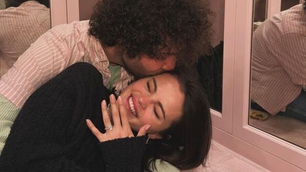 Selena Gomez's $3K Diamond Ring: From Benny Blanco Gift To $12 Sale Selena Gomez's $3K Diamond Ring: From Benny Blanco Gift To $12 Sale