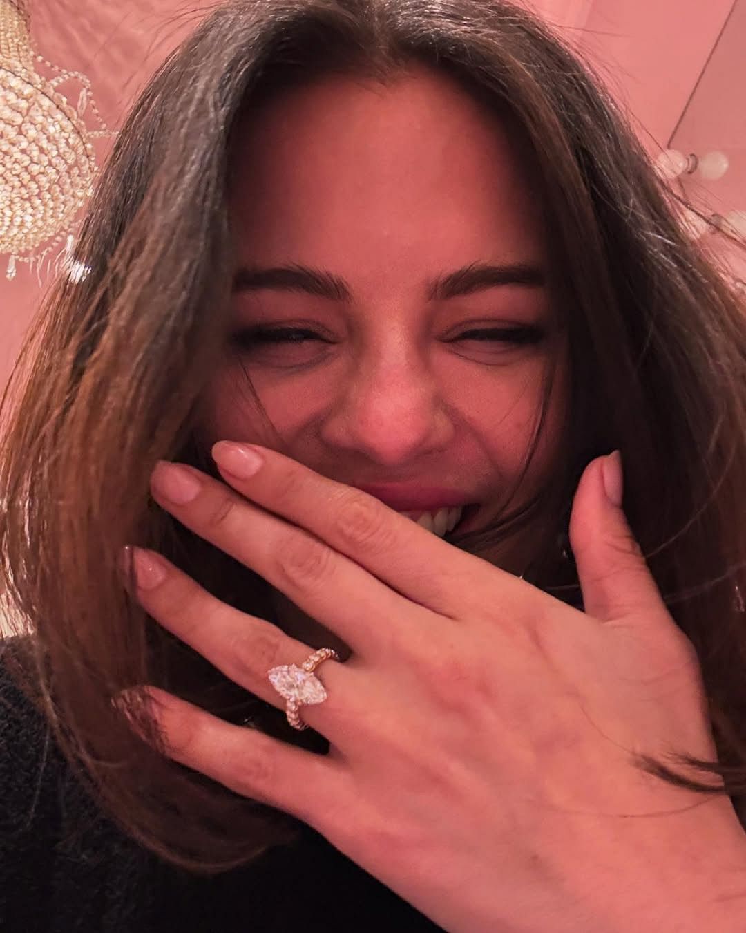 Selena Gomez's Diamond Ring: From $3,000 Gift To $12 Resale Selena Gomez's Diamond Ring: From $3,000 Gift To $12 Resale