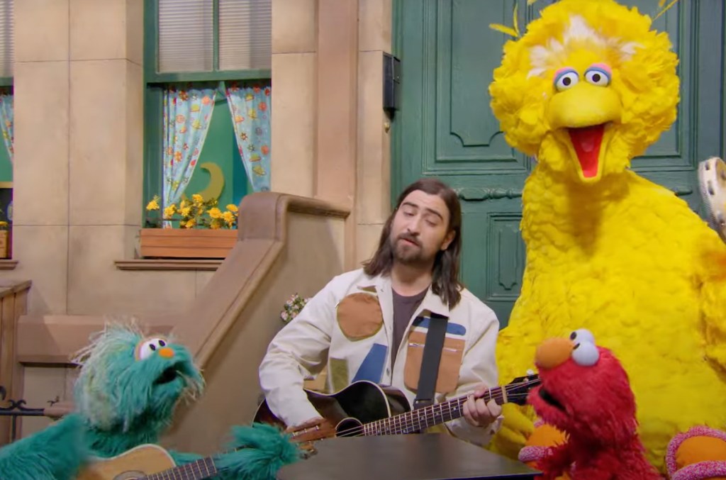 Sesame Street: SZA's New Song Promotes Gratitude Sesame Street: SZA's New Song Promotes Gratitude